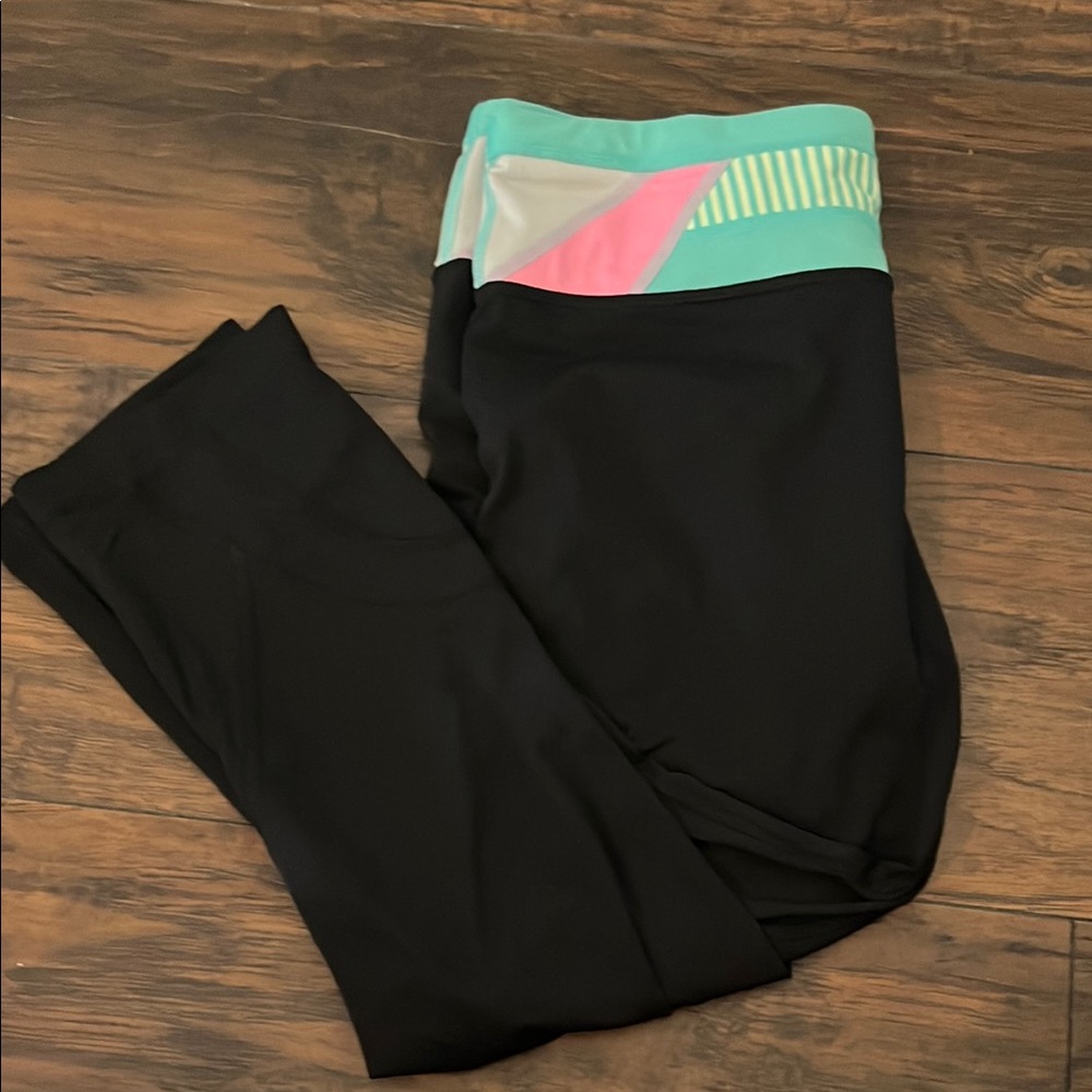 Lululemon Athletica Black and Green Capri Leggings with Geometric Waistband